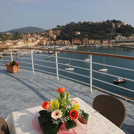 Hotel Plaza Porto Azzurro Εξωτερικό φωτογραφία