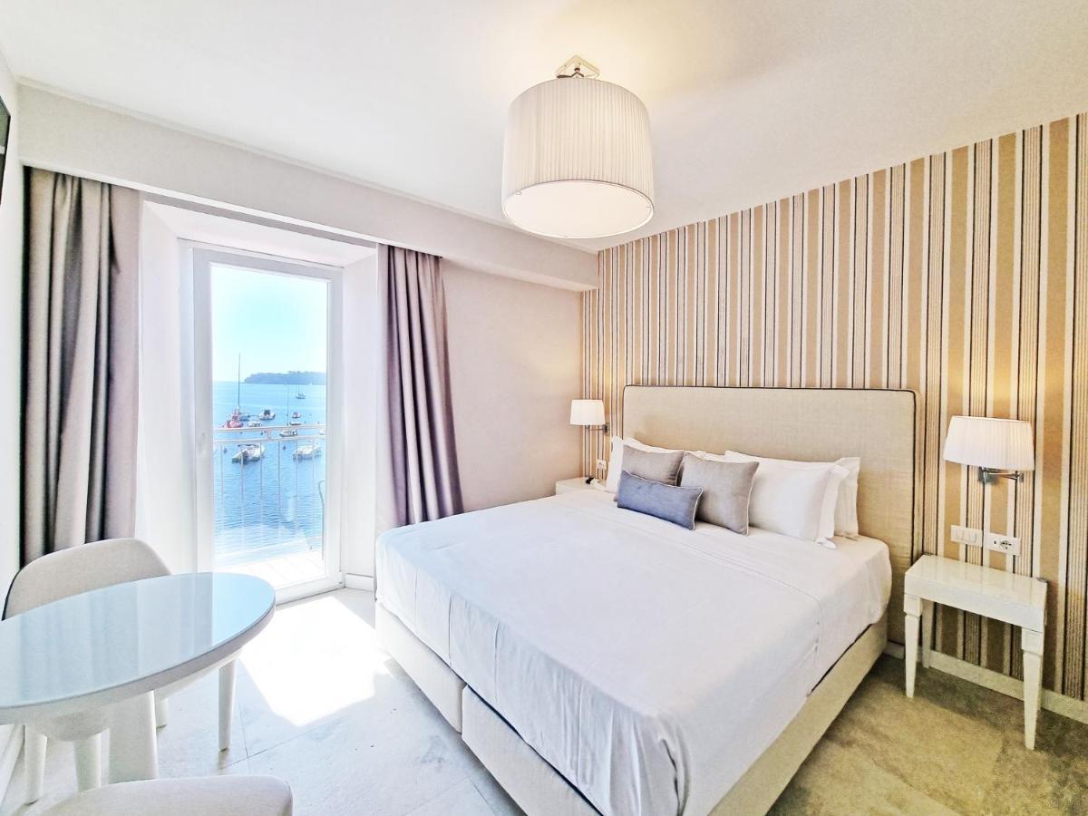 Hotel Plaza Porto Azzurro Εξωτερικό φωτογραφία