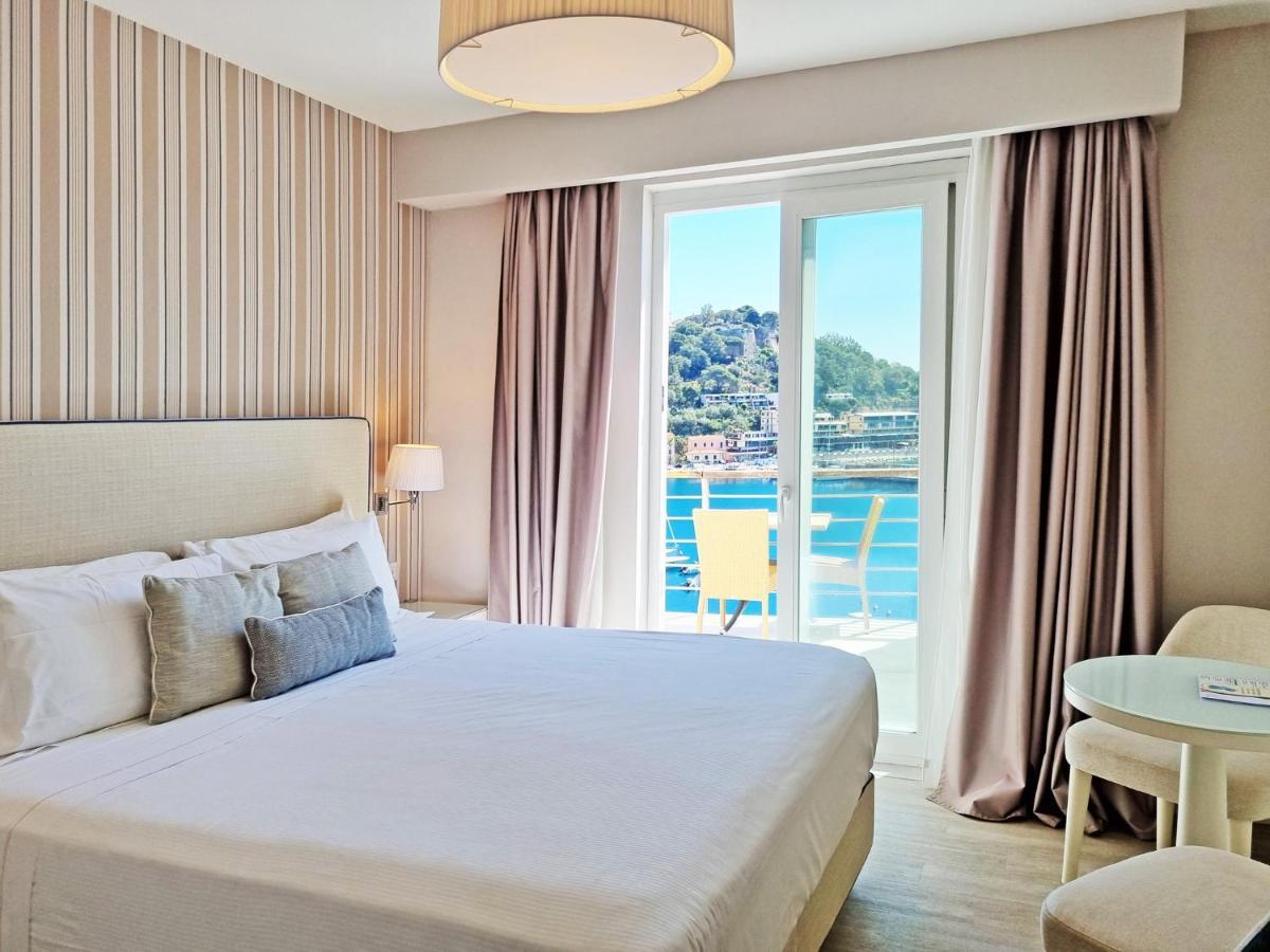Hotel Plaza Porto Azzurro Εξωτερικό φωτογραφία