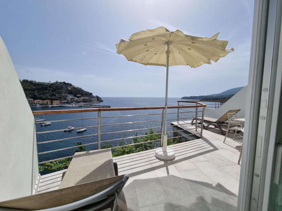Hotel Plaza Porto Azzurro Εξωτερικό φωτογραφία
