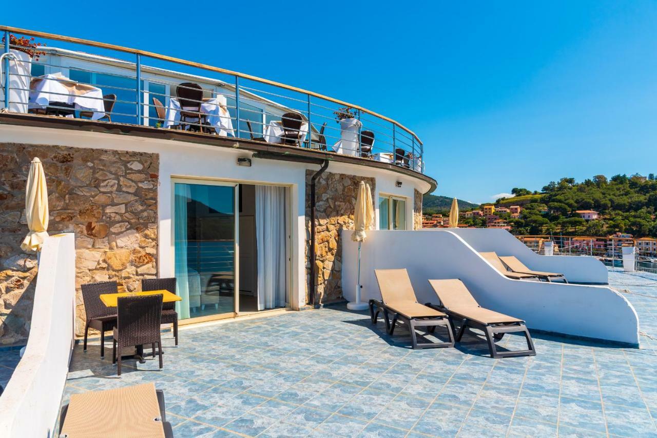 Hotel Plaza Porto Azzurro Εξωτερικό φωτογραφία