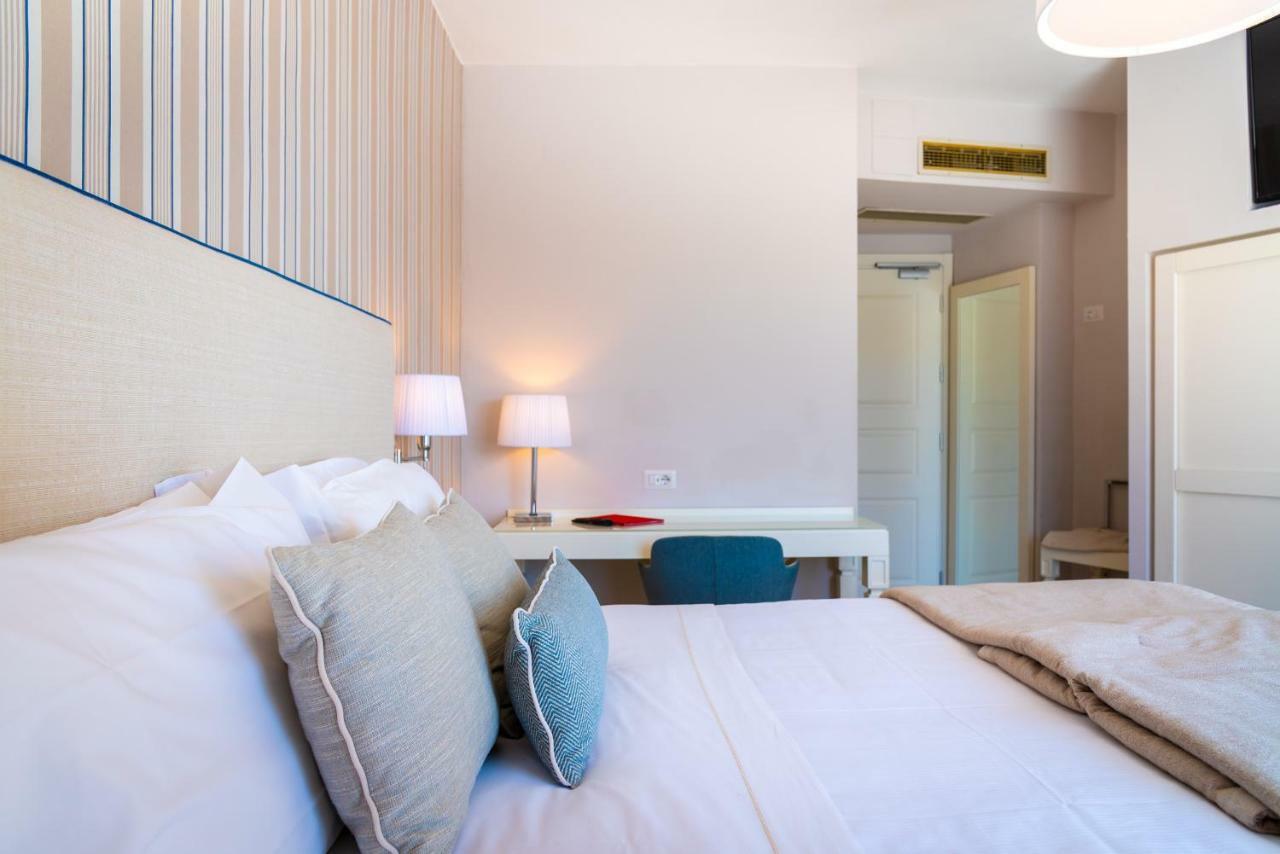 Hotel Plaza Porto Azzurro Εξωτερικό φωτογραφία